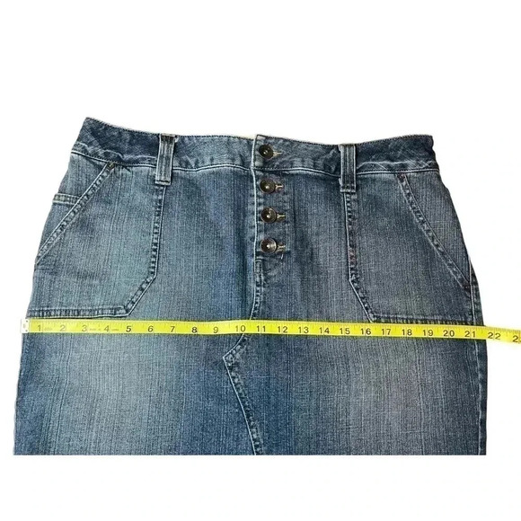 WOMEN’S LANE BRYANT MEDIUM WASH DENIM SKIRT•5 POCKET BUTTON FLY•SIZE 16• - Picture 3 of 7